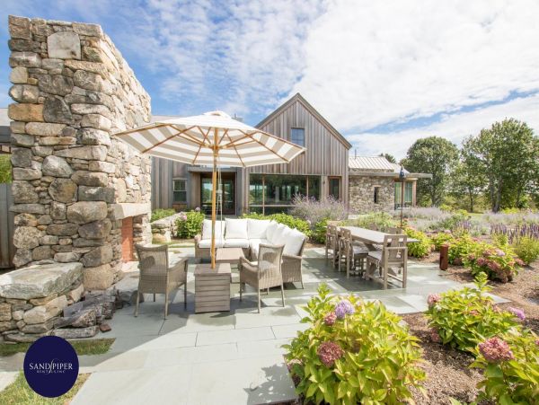 Cape Cod Home 995010