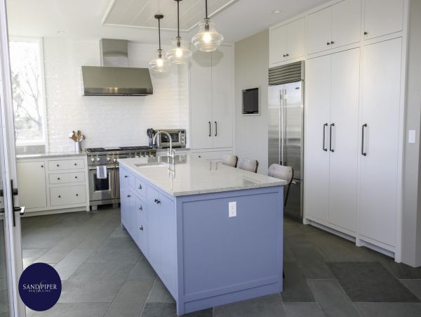 Cape Cod Home 995010