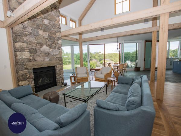 Cape Cod Home 995010
