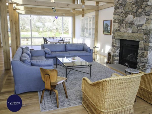 Cape Cod Home 995010