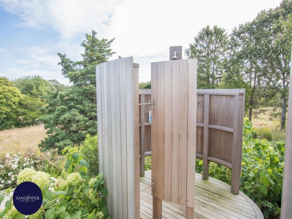 Cape Cod Home 995010