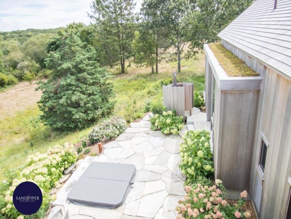 Cape Cod Home 995010