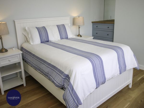 Cape Cod Home 995010