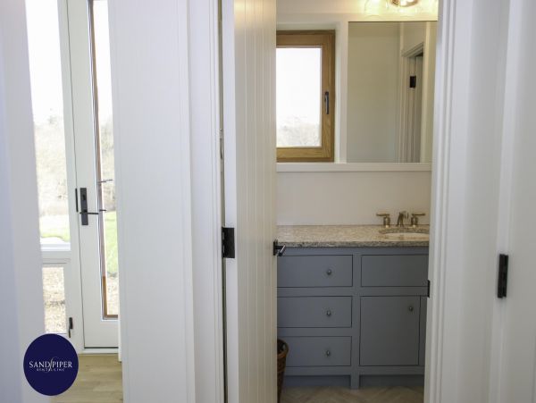 Cape Cod Home 995010