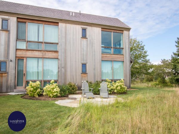 Cape Cod Home 995010