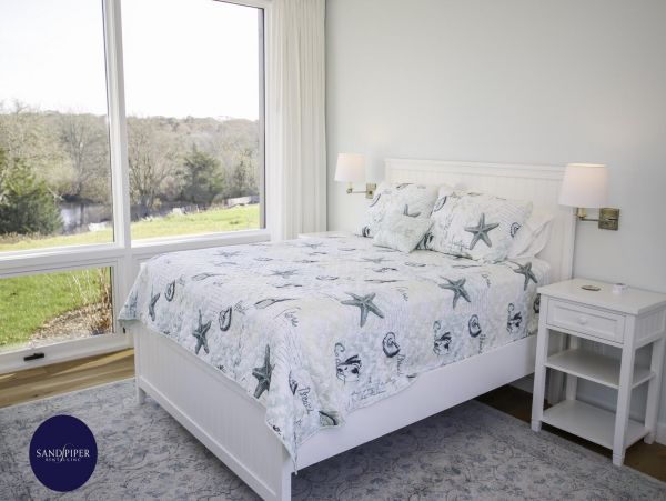 Cape Cod Home 995010