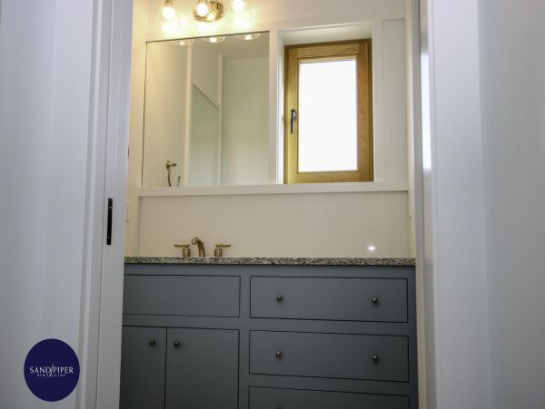 Cape Cod Home 995010