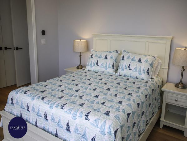 Cape Cod Home 995010