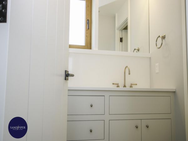 Cape Cod Home 995010