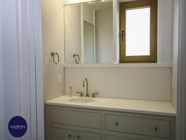 Cape Cod Home 995010