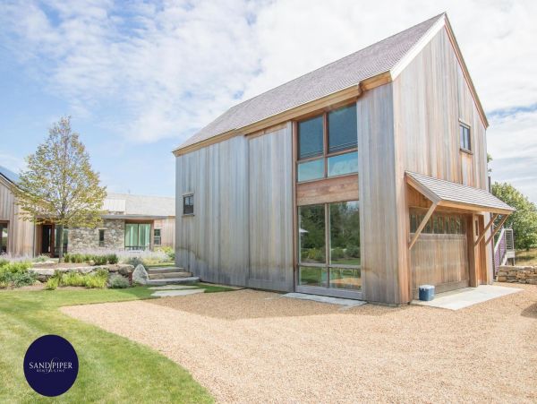 Cape Cod Home 995010