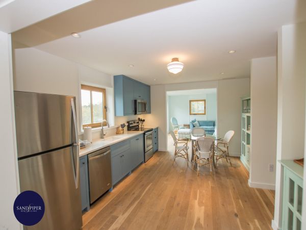 Cape Cod Home 995010