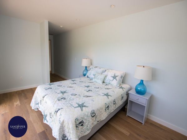 Cape Cod Home 995010