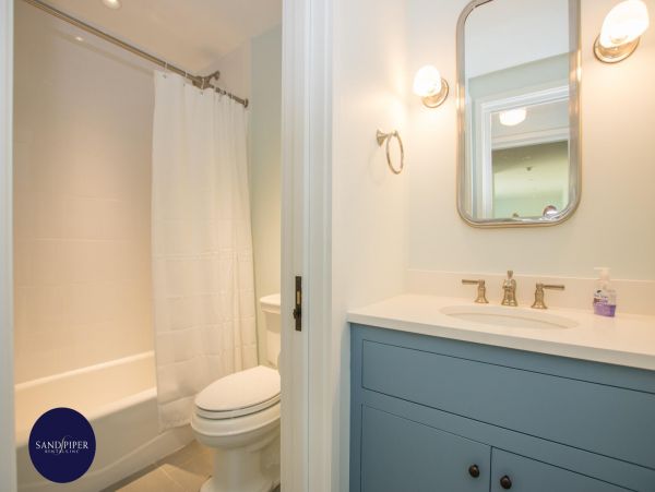 Cape Cod Home 995010