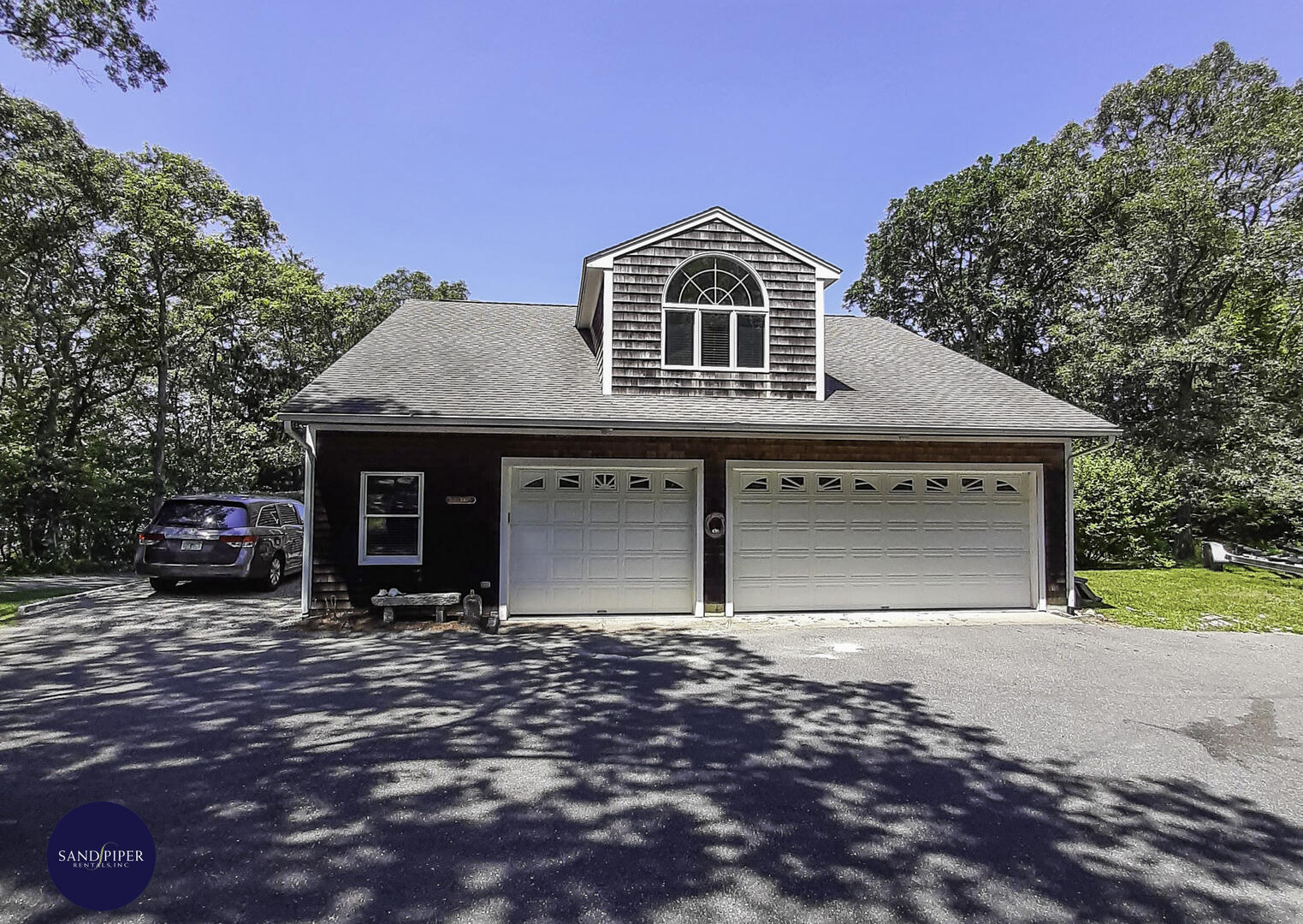 Cape Cod Home 995012
