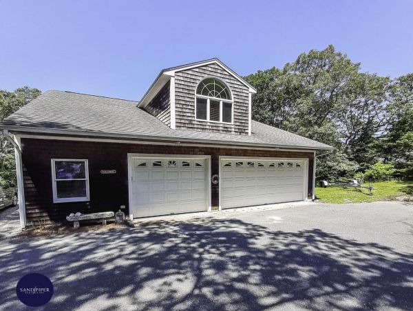 Cape Cod Home 995012