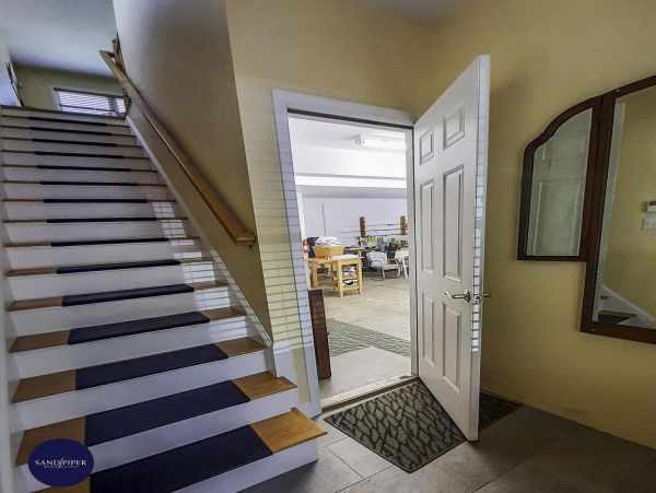 Cape Cod Home 995012