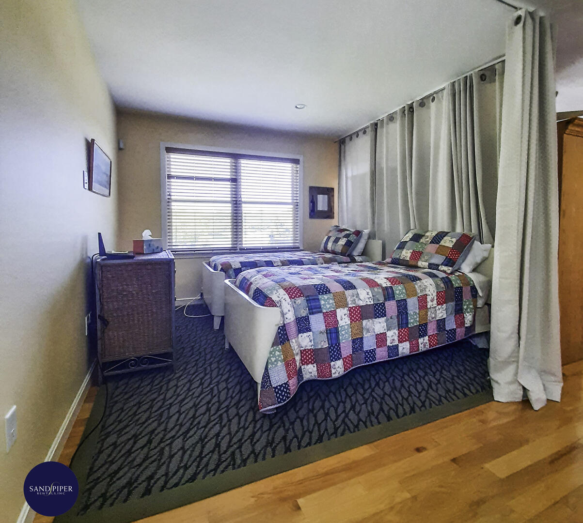 Cape Cod Home 995012