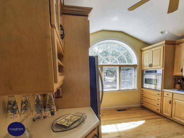 Cape Cod Home 995012