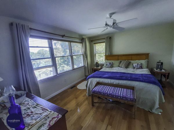 Cape Cod Home 995012