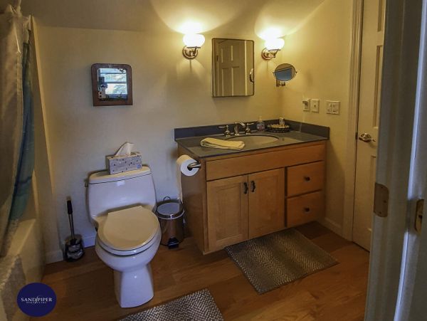 Cape Cod Home 995012