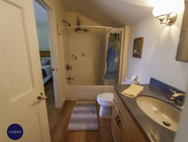 Cape Cod Home 995012
