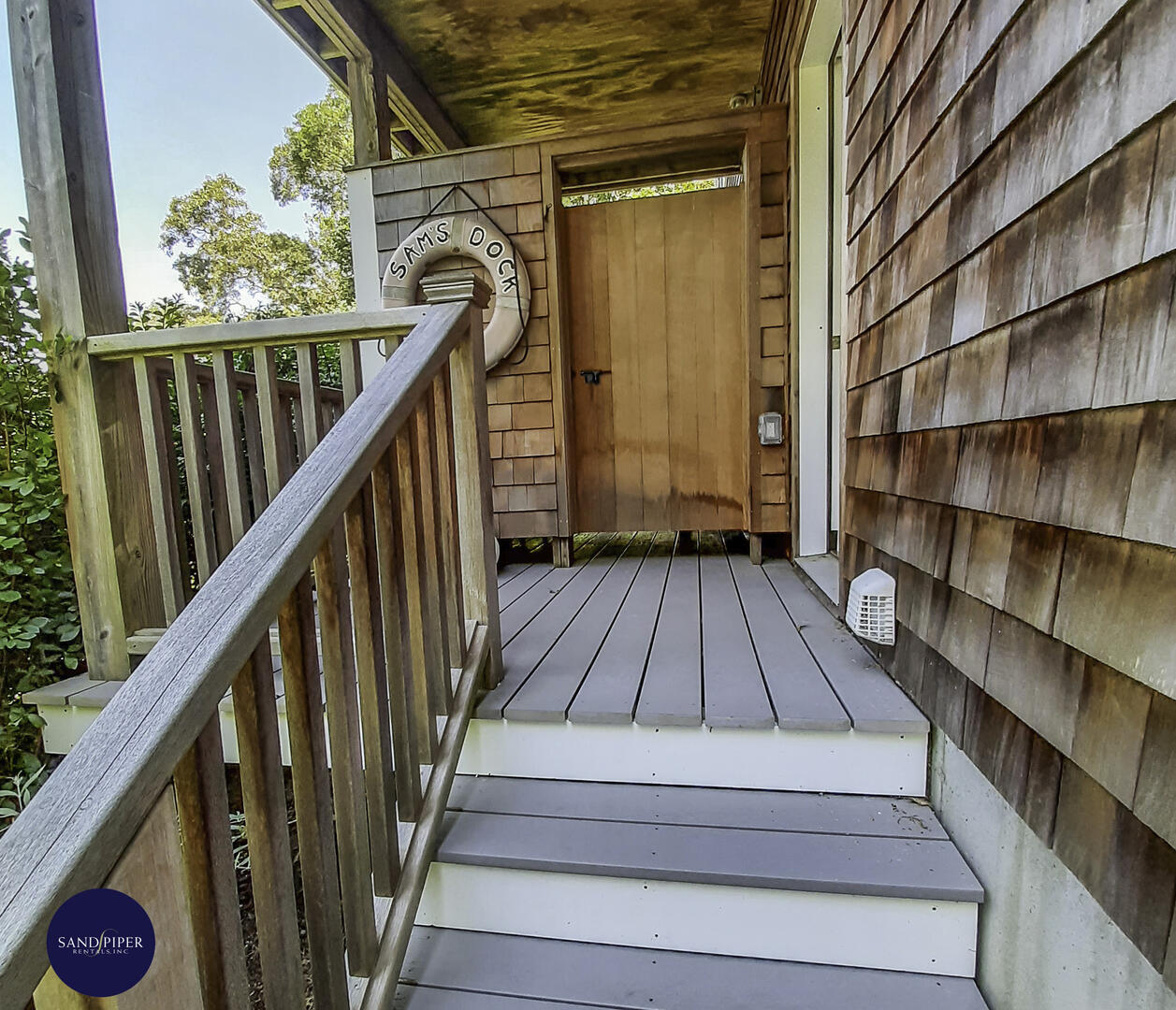 Cape Cod Home 995012