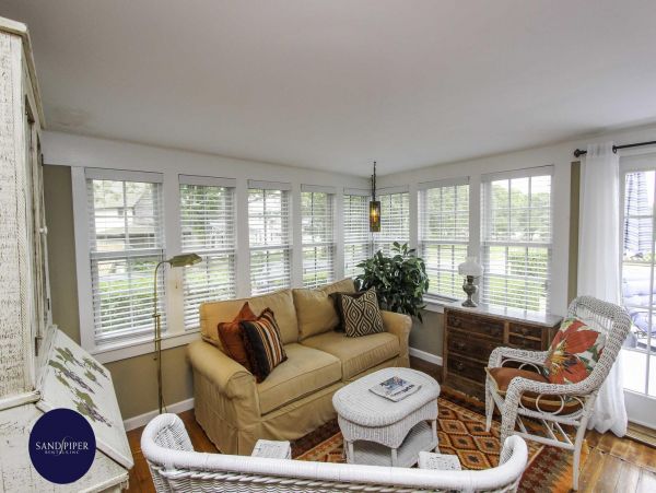 Cape Cod Home 995013