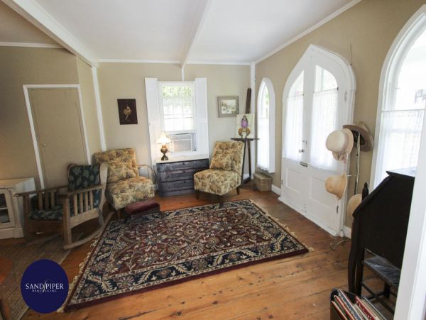 Cape Cod Home 995013