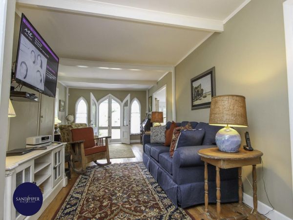 Cape Cod Home 995013
