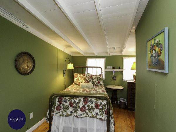 Cape Cod Home 995013