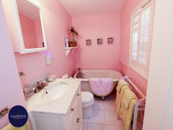 Cape Cod Home 995013