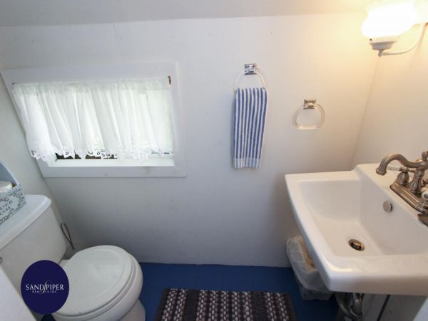 Cape Cod Home 995013