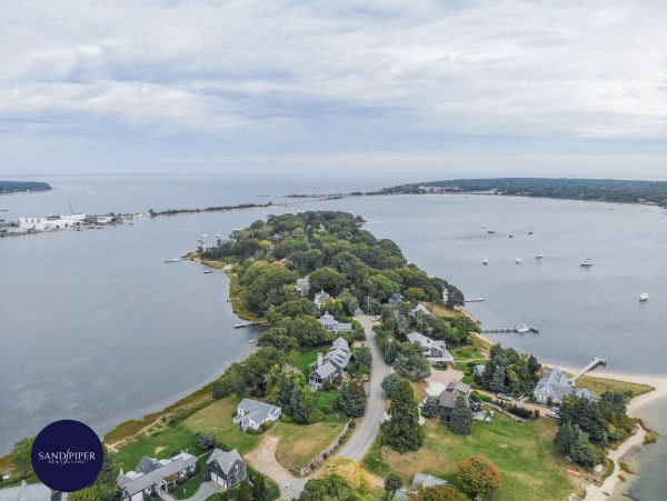 Cape Cod Home 995015