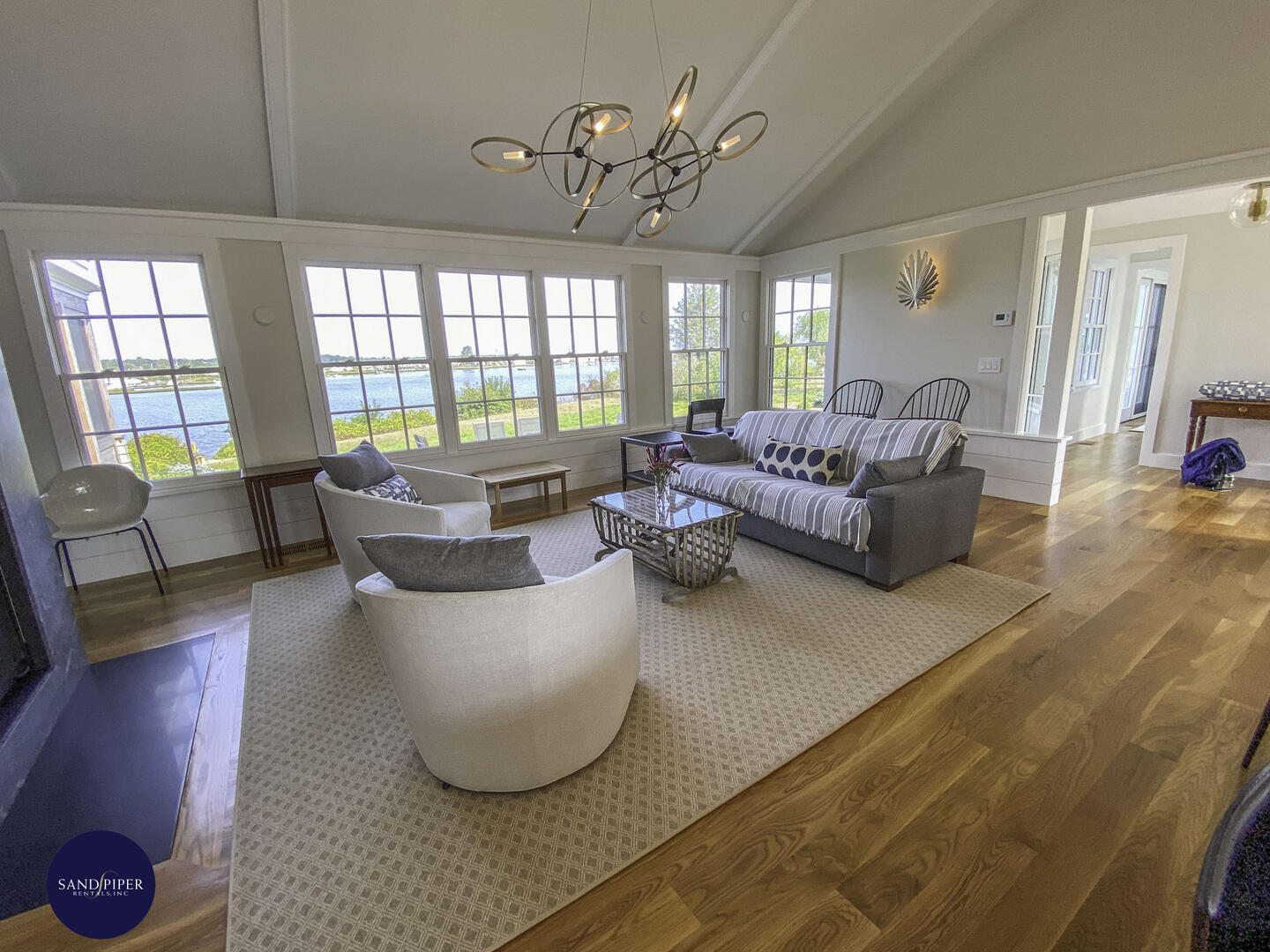 Cape Cod Home 995015
