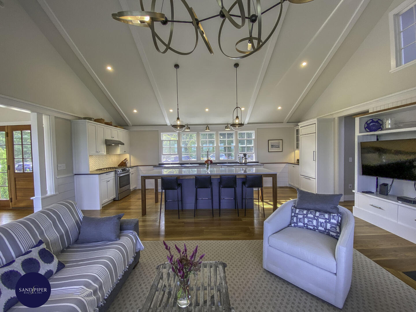 Cape Cod Home 995015