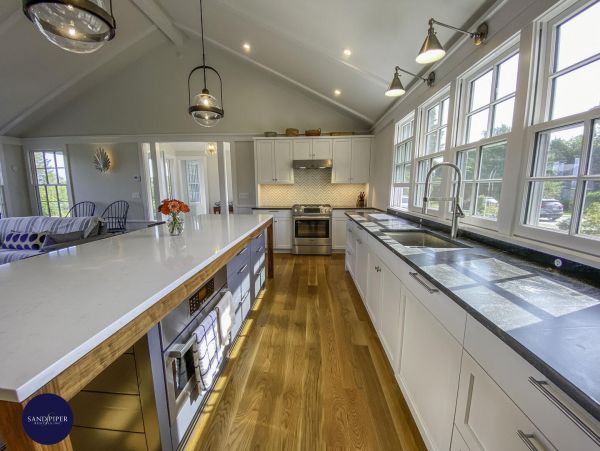Cape Cod Home 995015