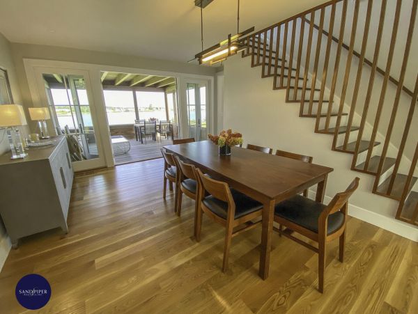 Cape Cod Home 995015