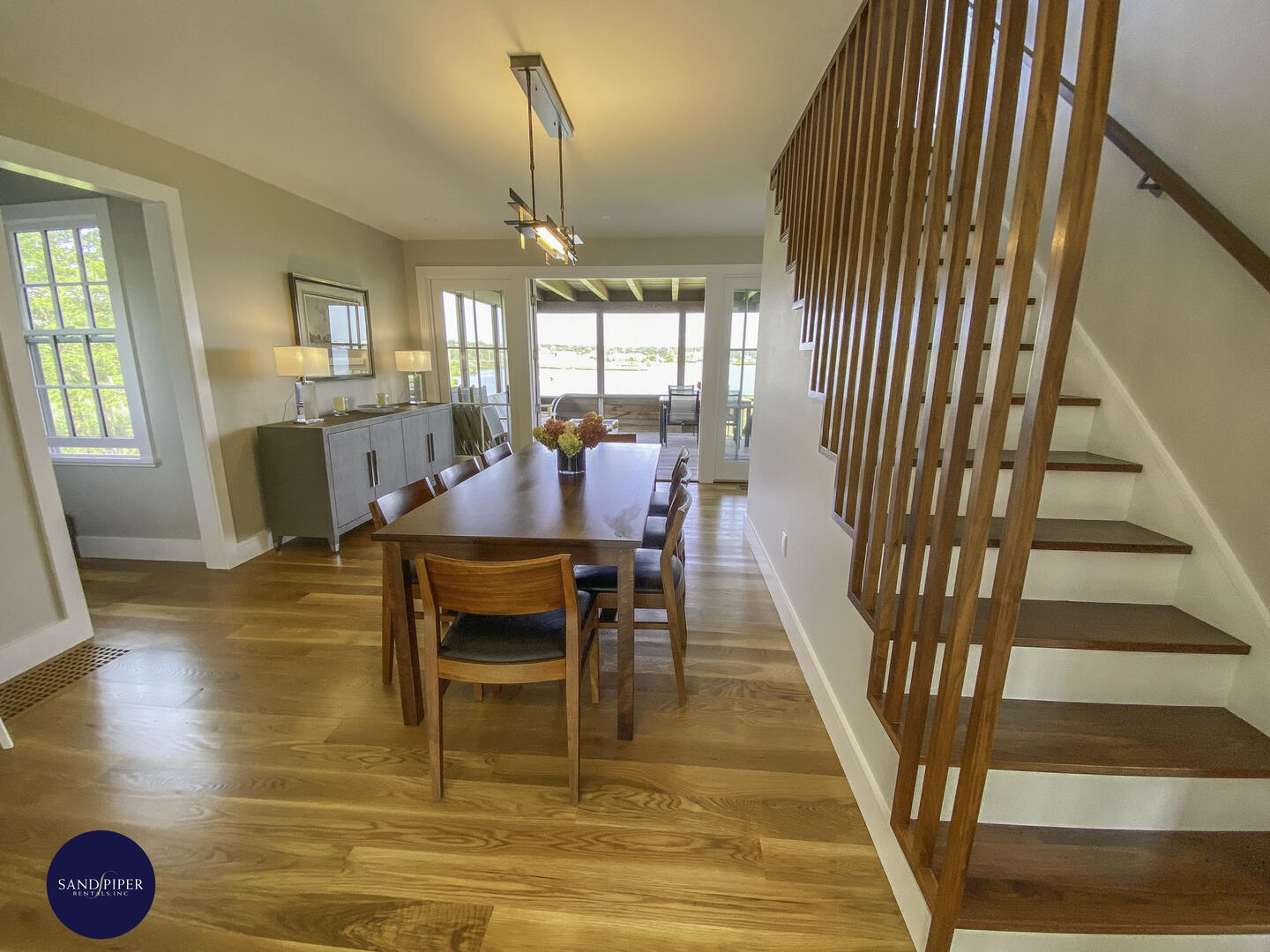 Cape Cod Home 995015