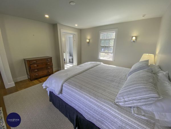 Cape Cod Home 995015