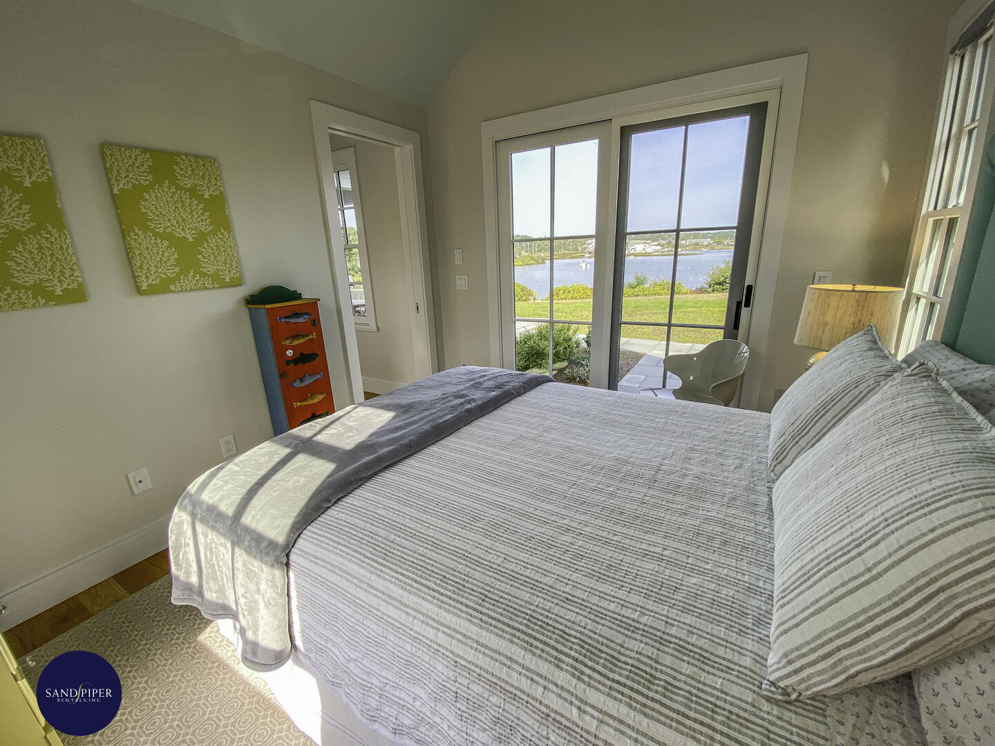 Cape Cod Home 995015