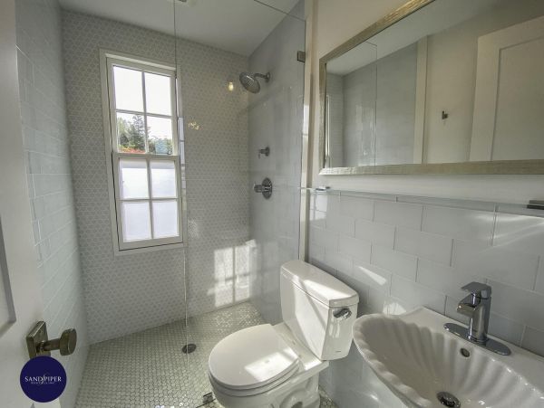 Cape Cod Home 995015