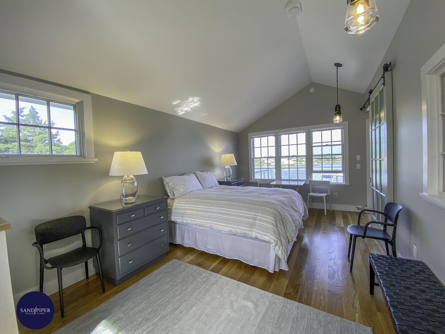 Cape Cod Home 995015