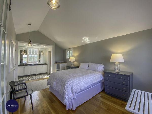 Cape Cod Home 995015