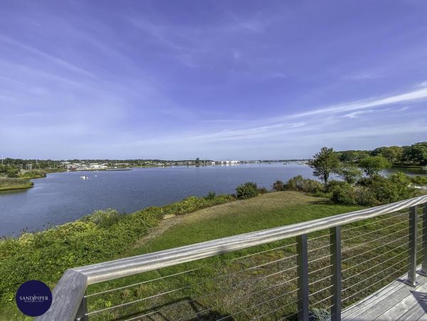 Cape Cod Home 995015