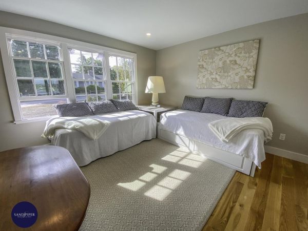 Cape Cod Home 995015