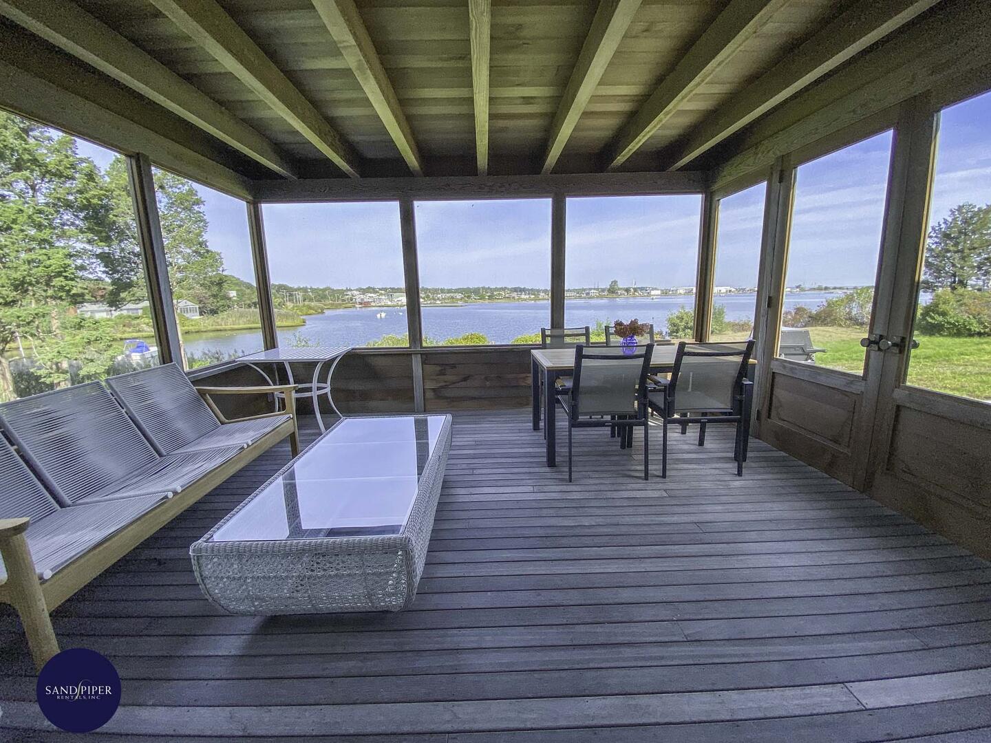 Cape Cod Home 995015