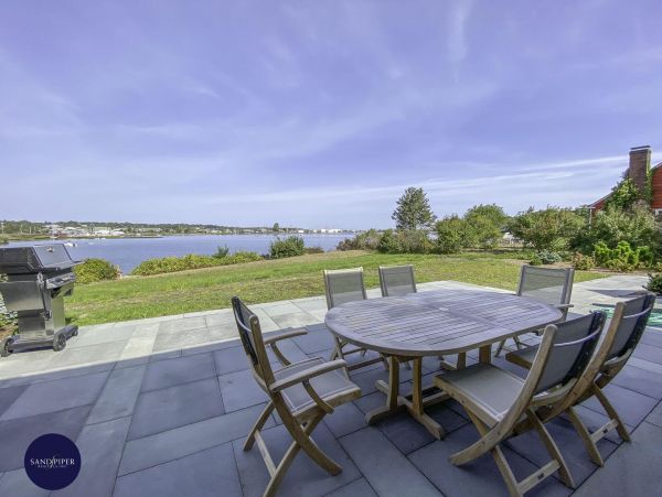 Cape Cod Home 995015