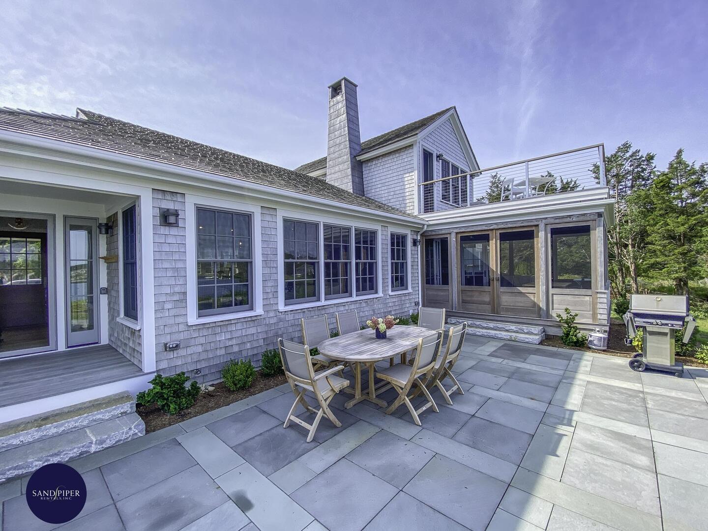Cape Cod Home 995015