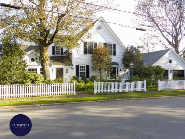 Cape Cod Home 995016